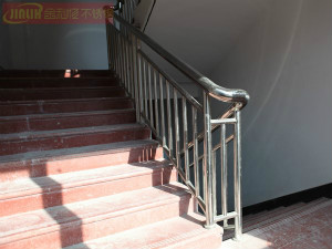 不銹鋼護欄的質(zhì)量和哪些因素有關(guān)？